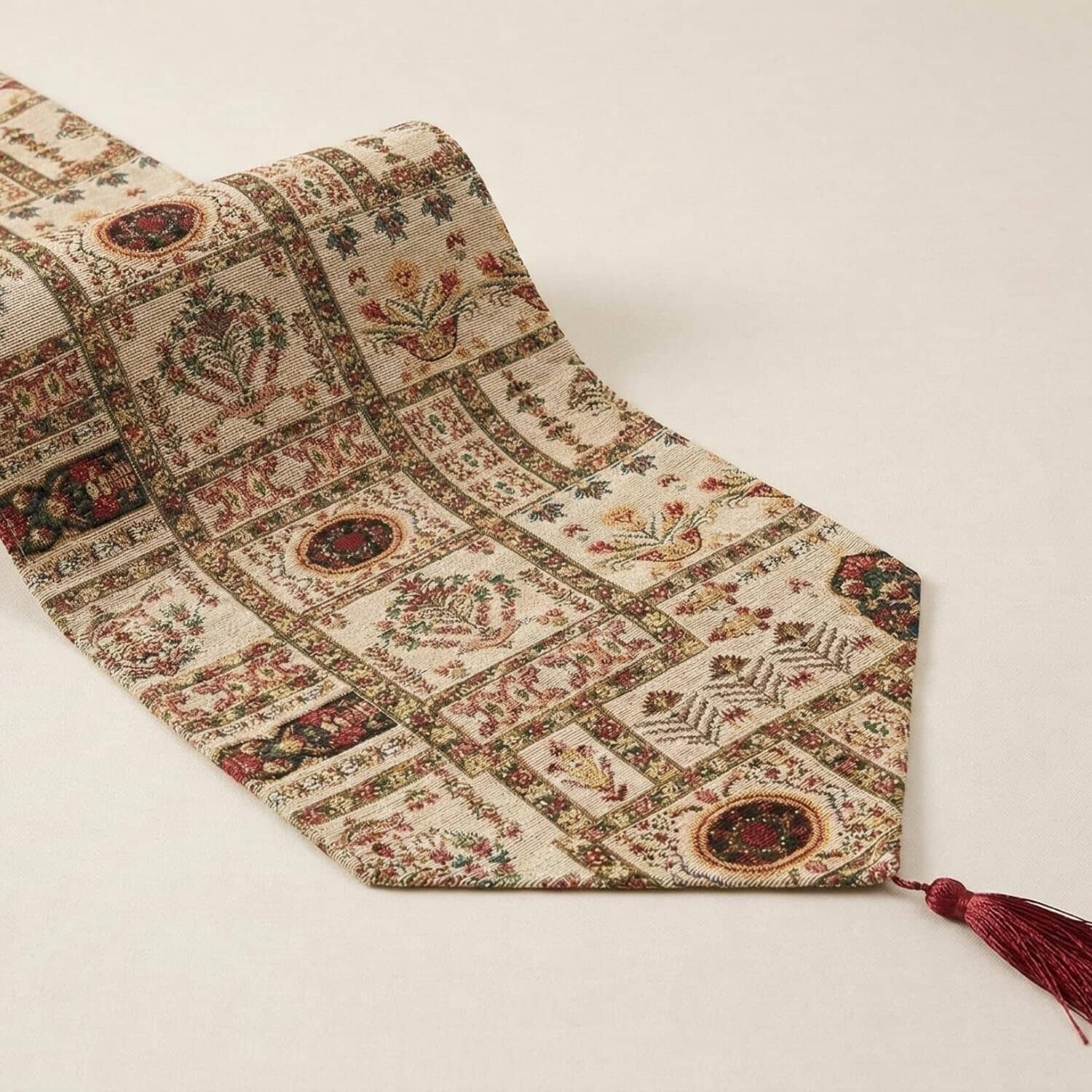 DaDalogy Bedding Cottage Mughal Floral Woven Tapestry Table Runner, Light Fleur White Botanical Vintage (18196)