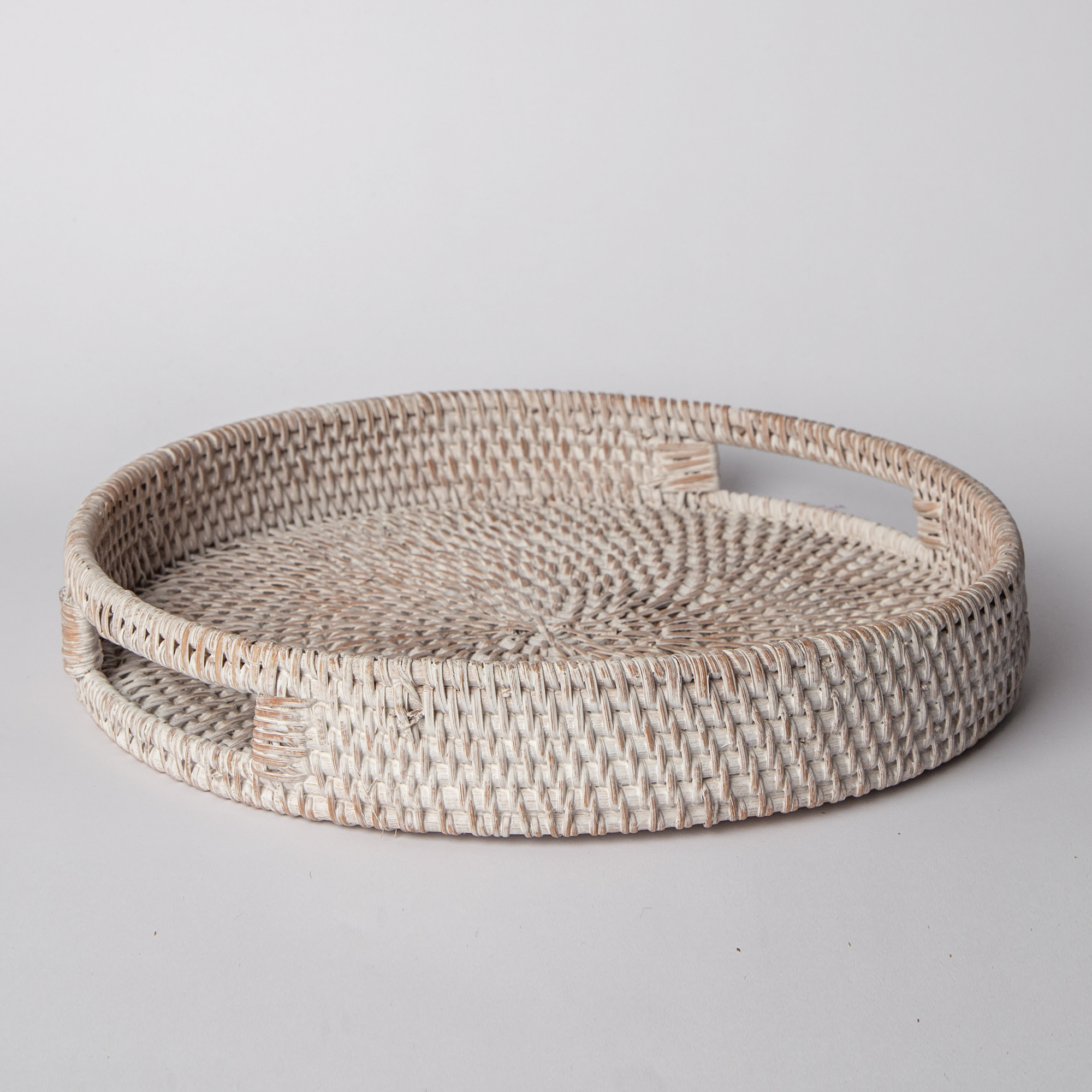 404 round white rattan tray