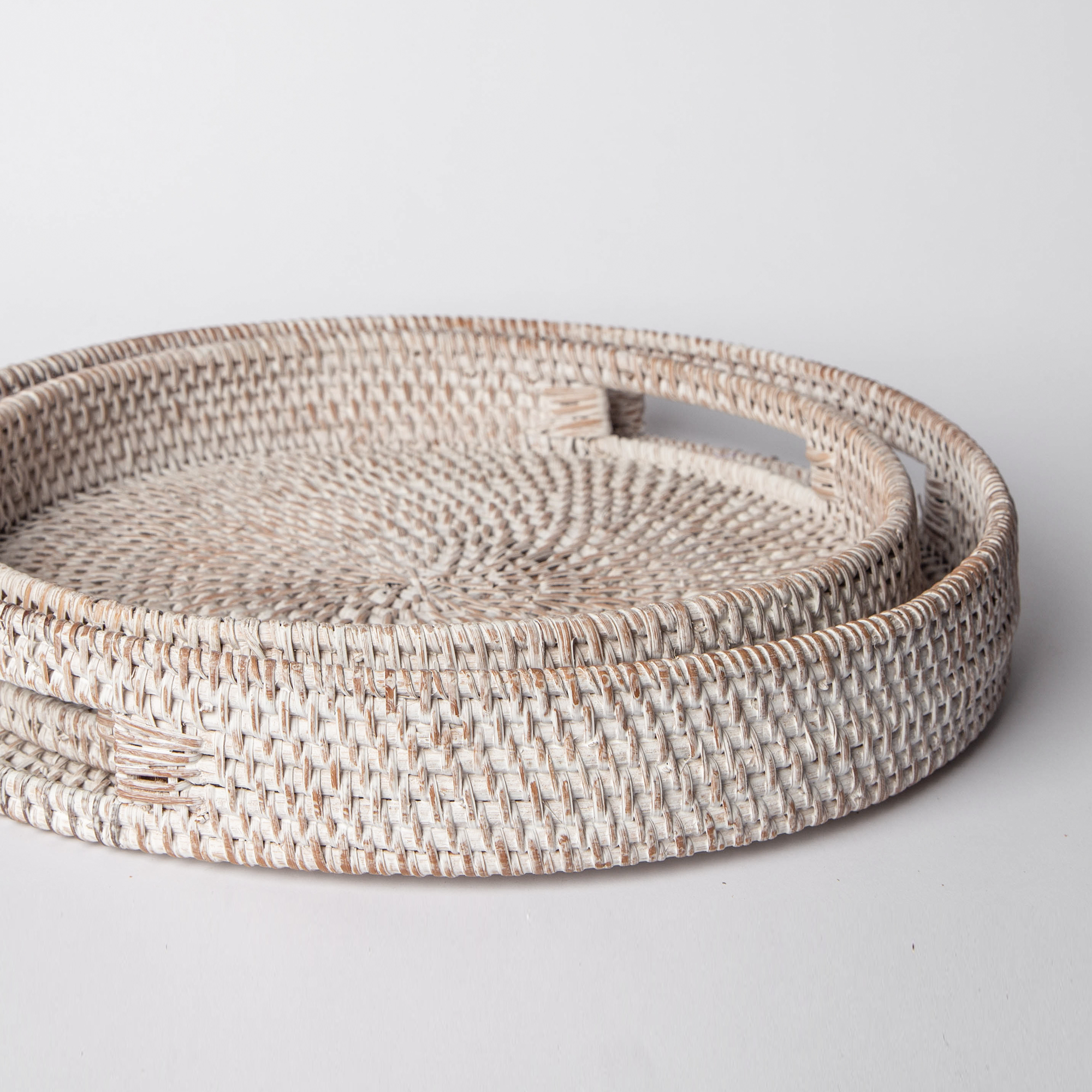 404 white woven rattan tray