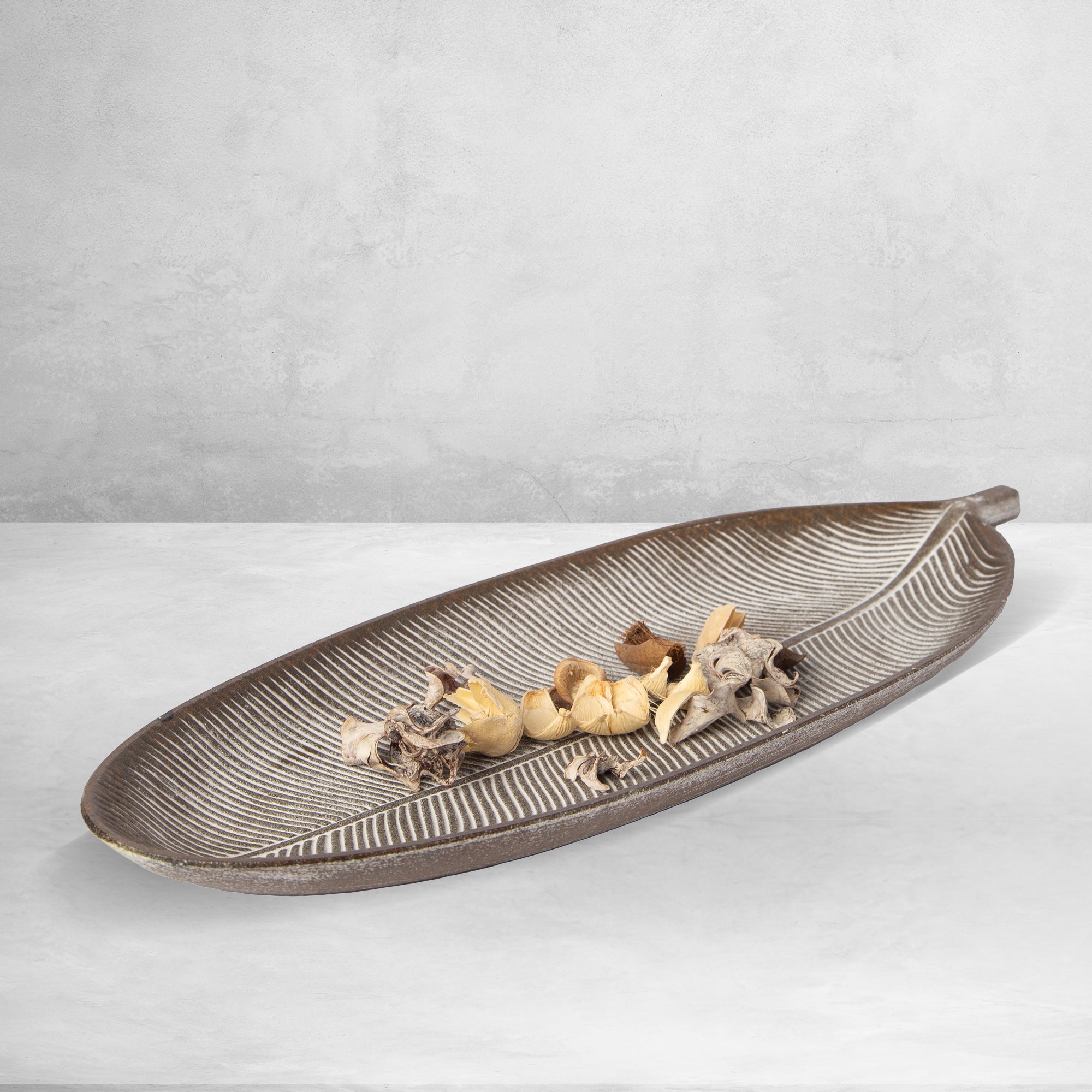 Leaf Design brown decorative tray detail