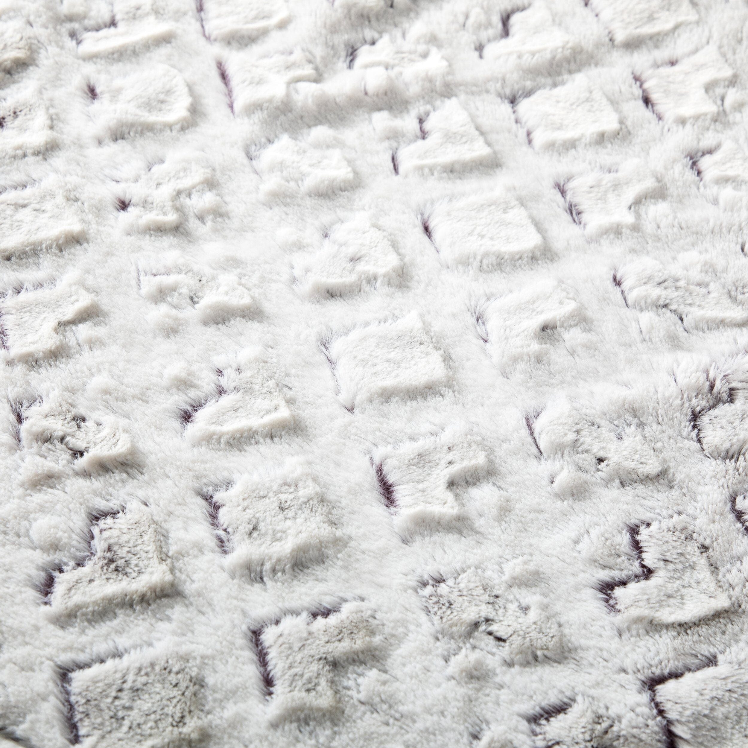 DaDa Bedding Milky White Purple Faux Fur Sherpa Throw Blanket