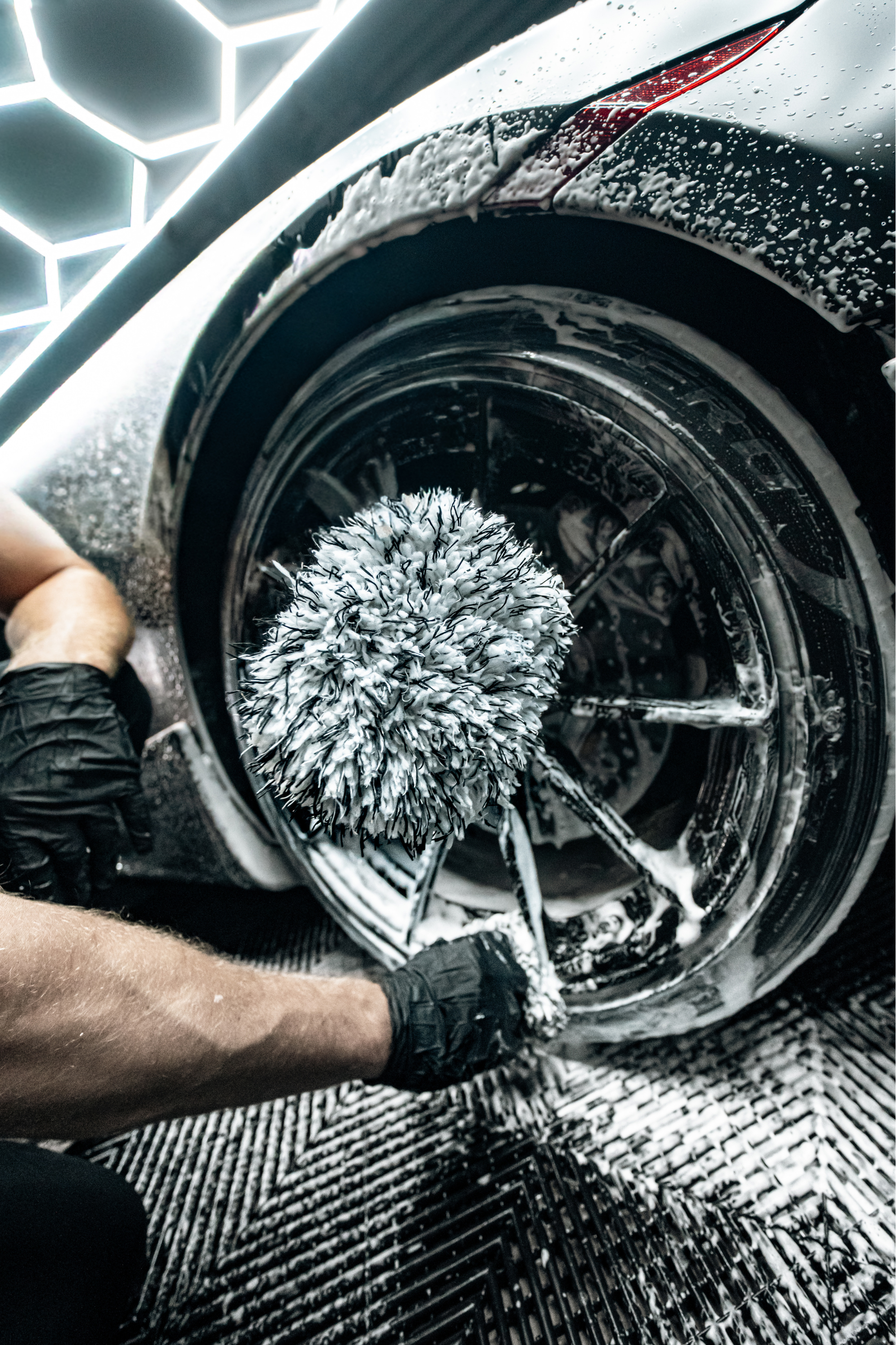 BLACKLINE® Microfiber Wheel Mitt