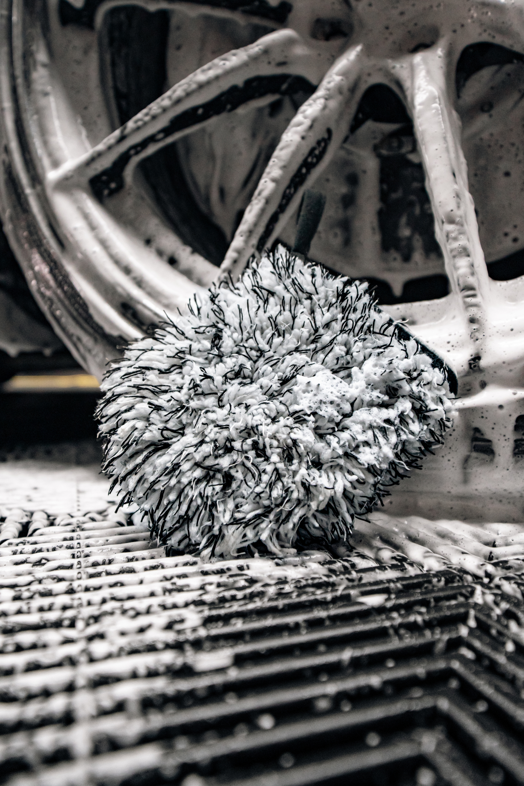 BLACKLINE® Microfiber Wheel Mitt