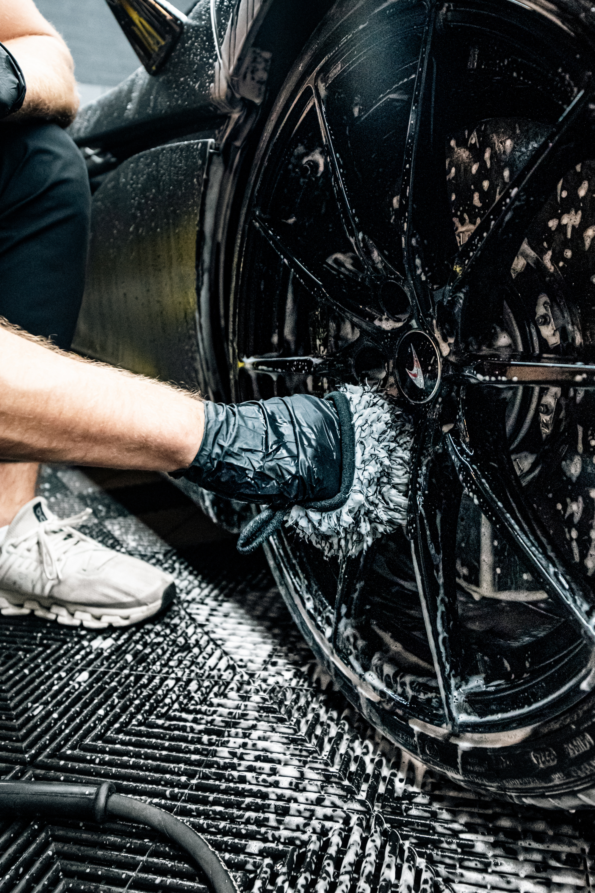 BLACKLINE® Microfiber Wheel Mitt