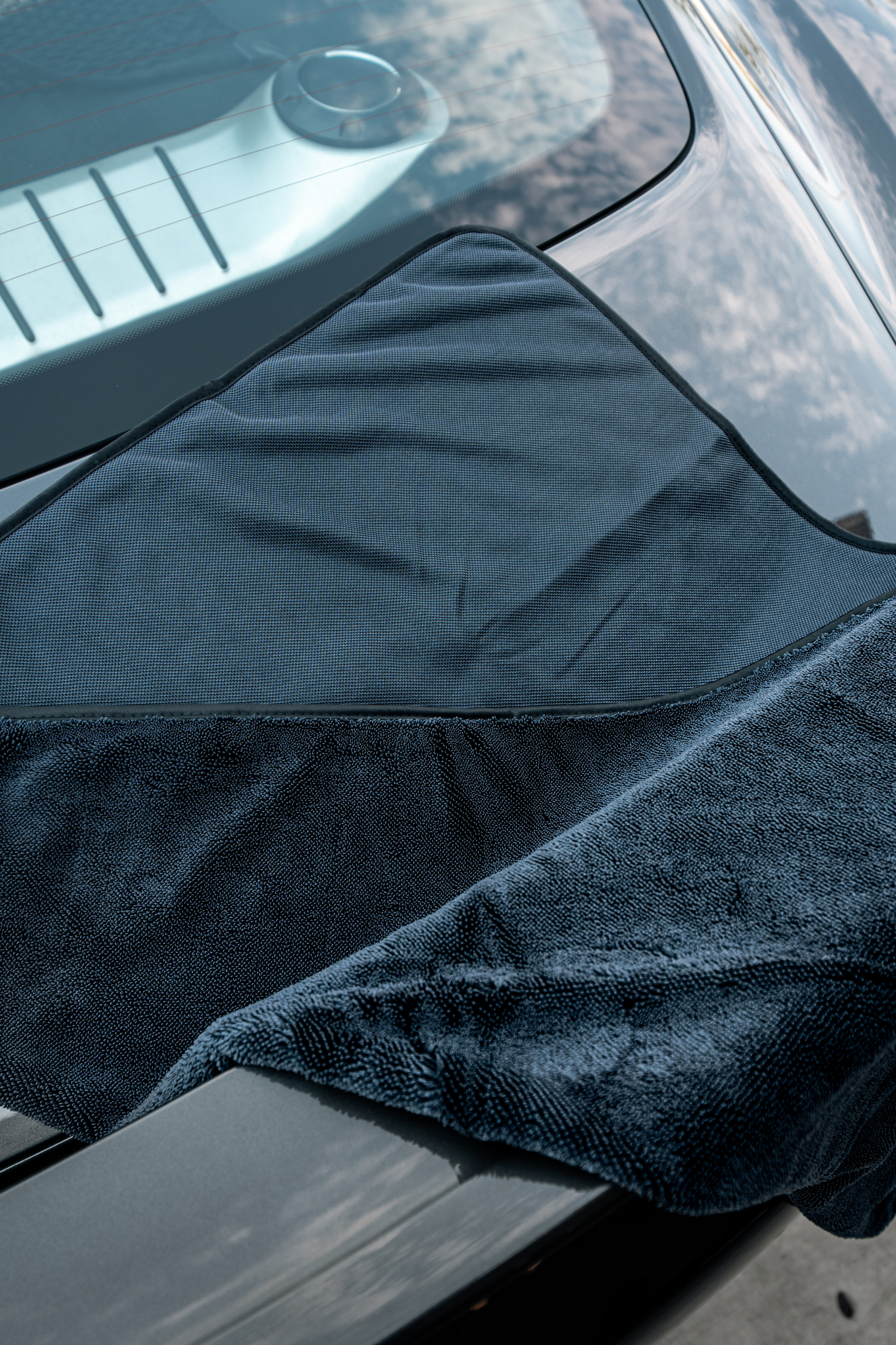 BLACKLINE® Slim Twisted-Loop Drying Towel