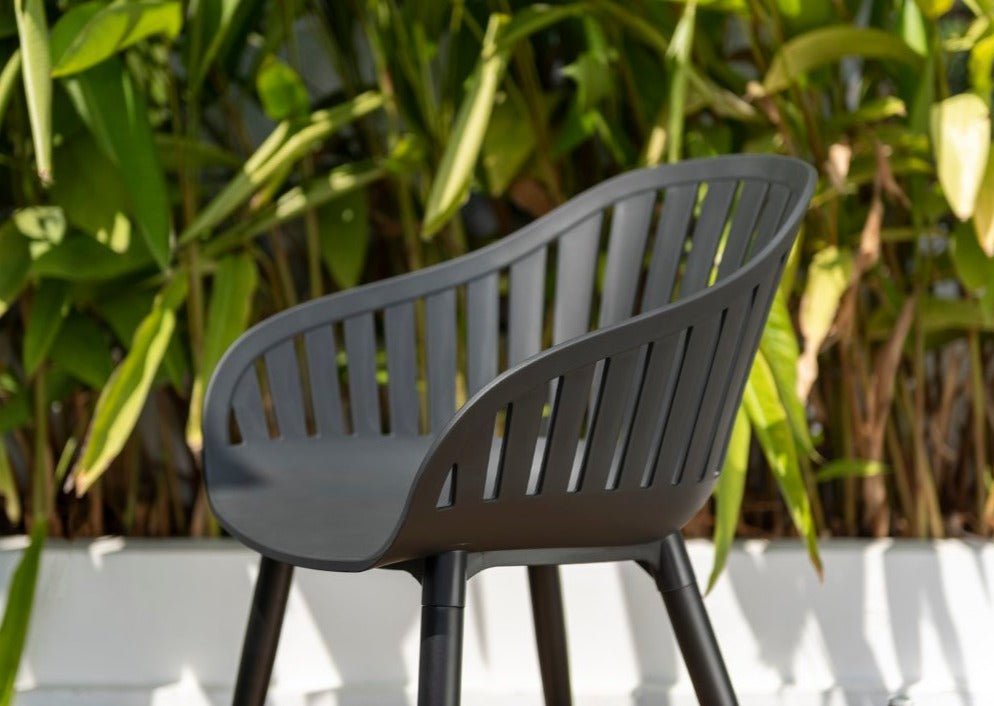 Nassau resin and aluminum outdoor chairs set