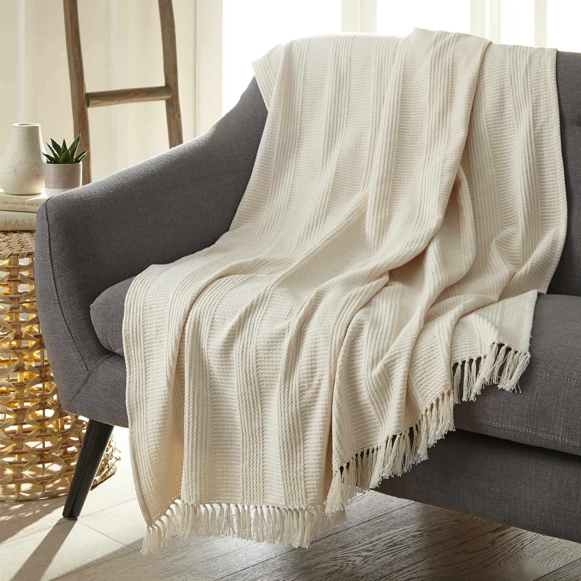 Organic Cotton Throw with Tassels – alternate product view