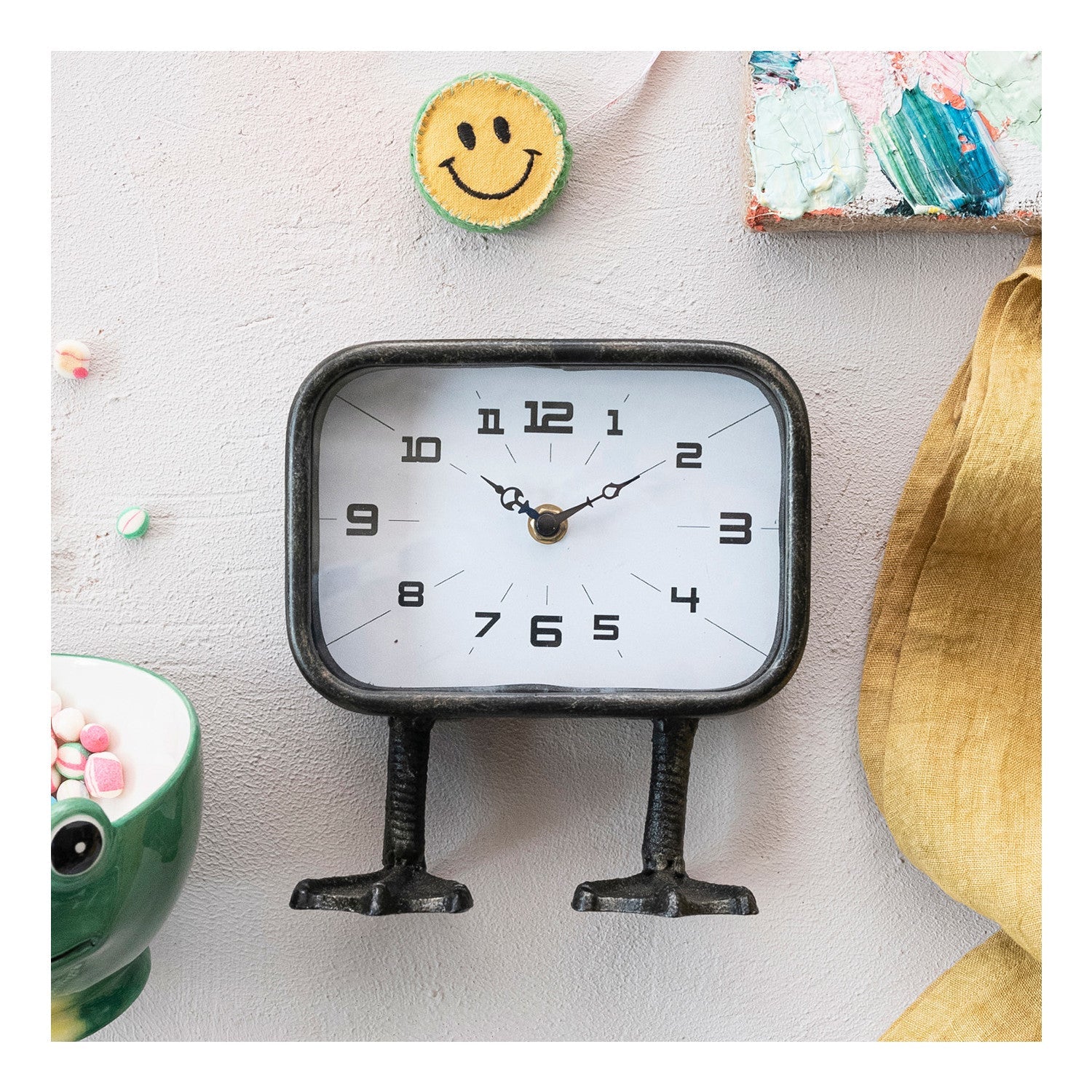 Duck feet table clock