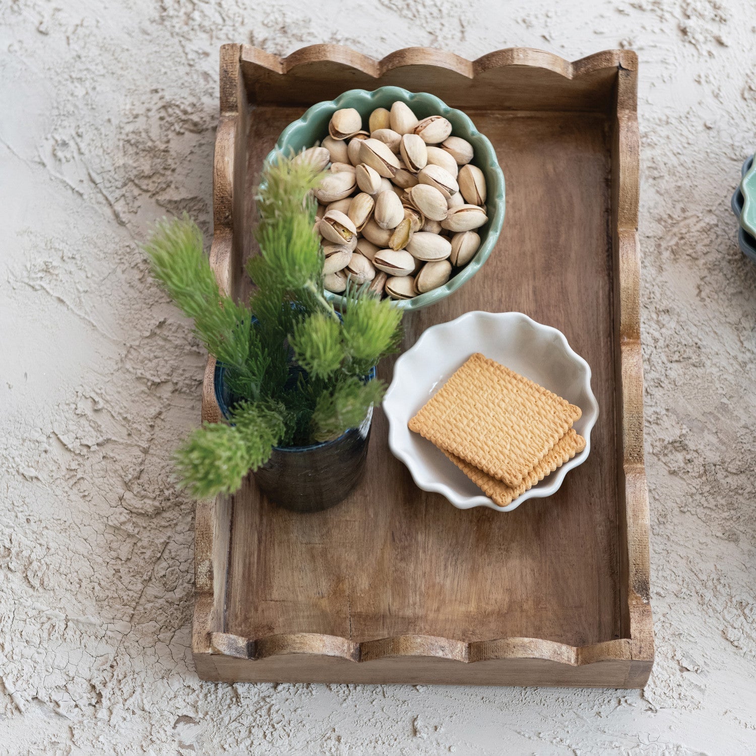 Scalloped mango wood tray