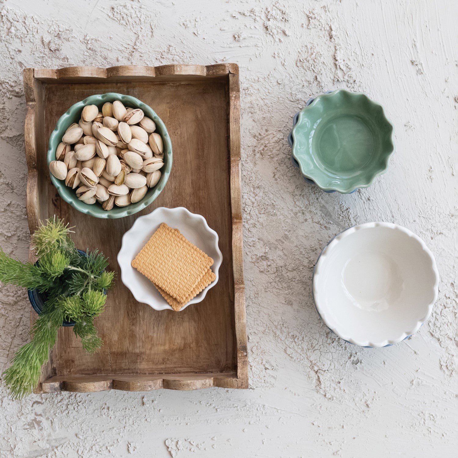 Scalloped mango wood tray