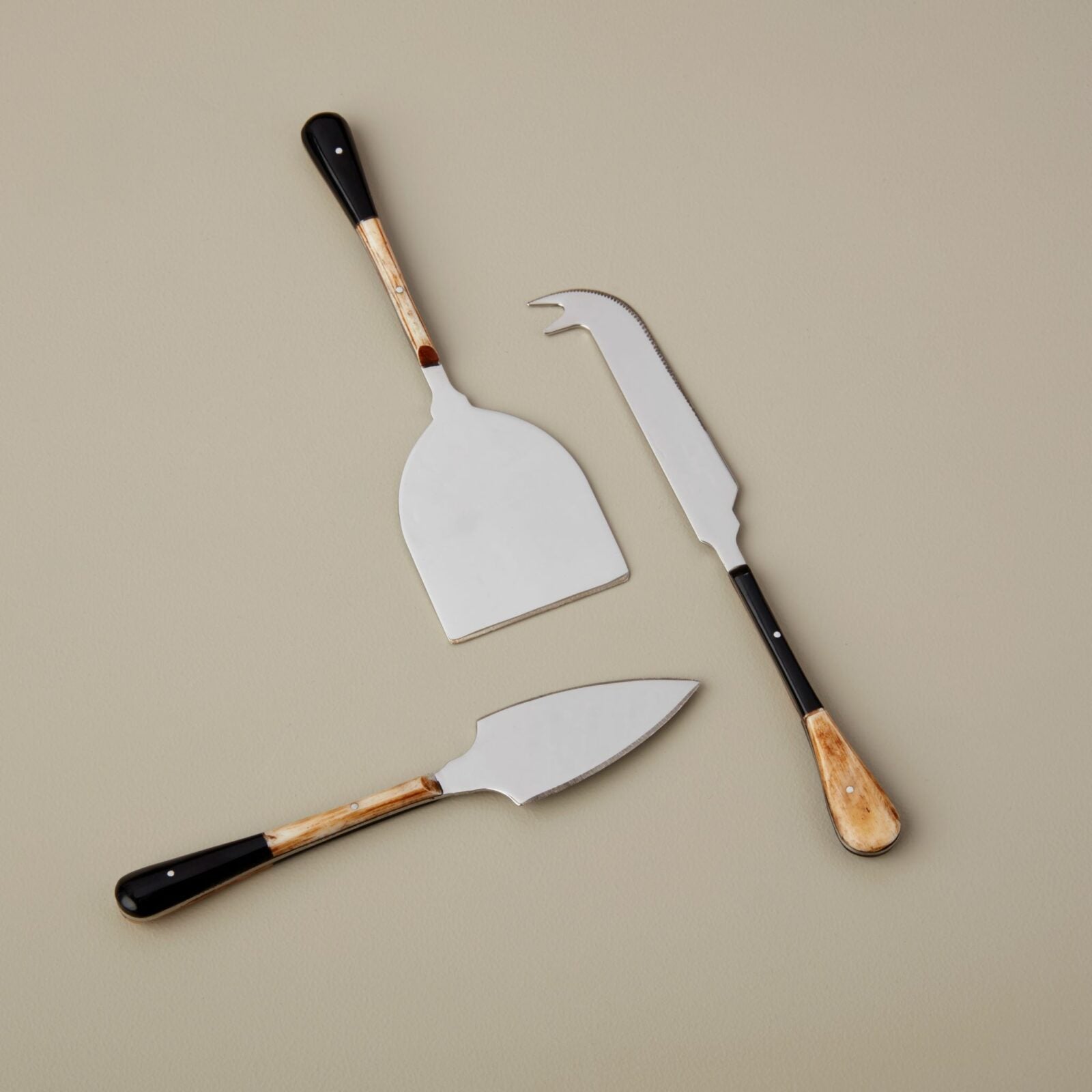 Reid horn and stainless steel cheese serving set