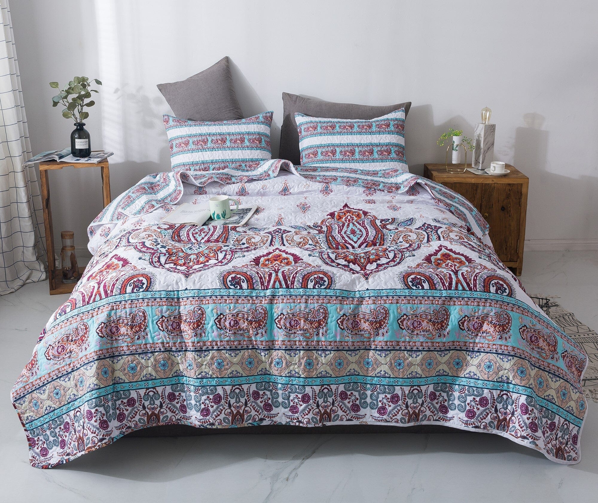 DaDa Bedding White Blue Floral Paisley Quilt Set