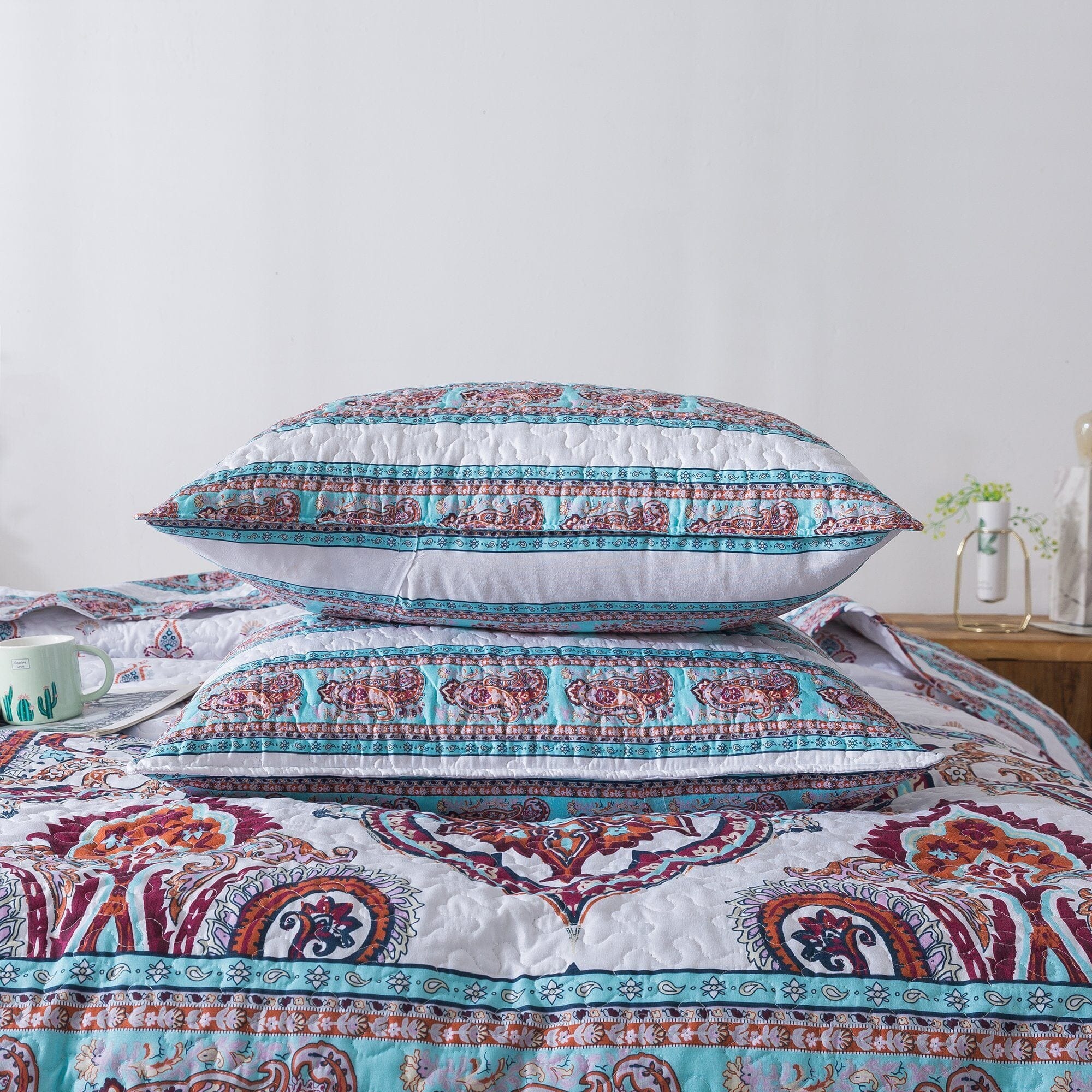 DaDa Bedding White Blue Floral Paisley Quilt Set
