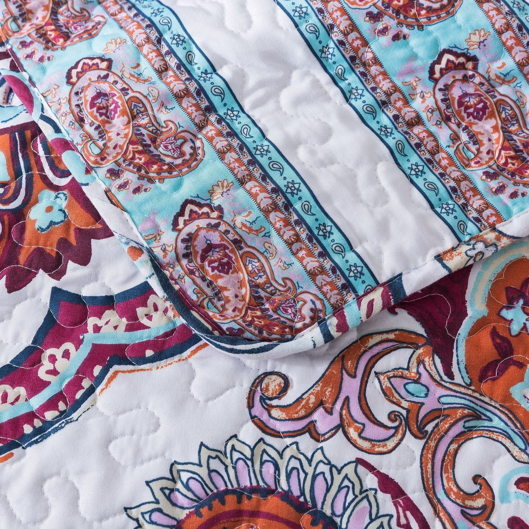 DaDa Bedding White Blue Floral Paisley Quilt Set