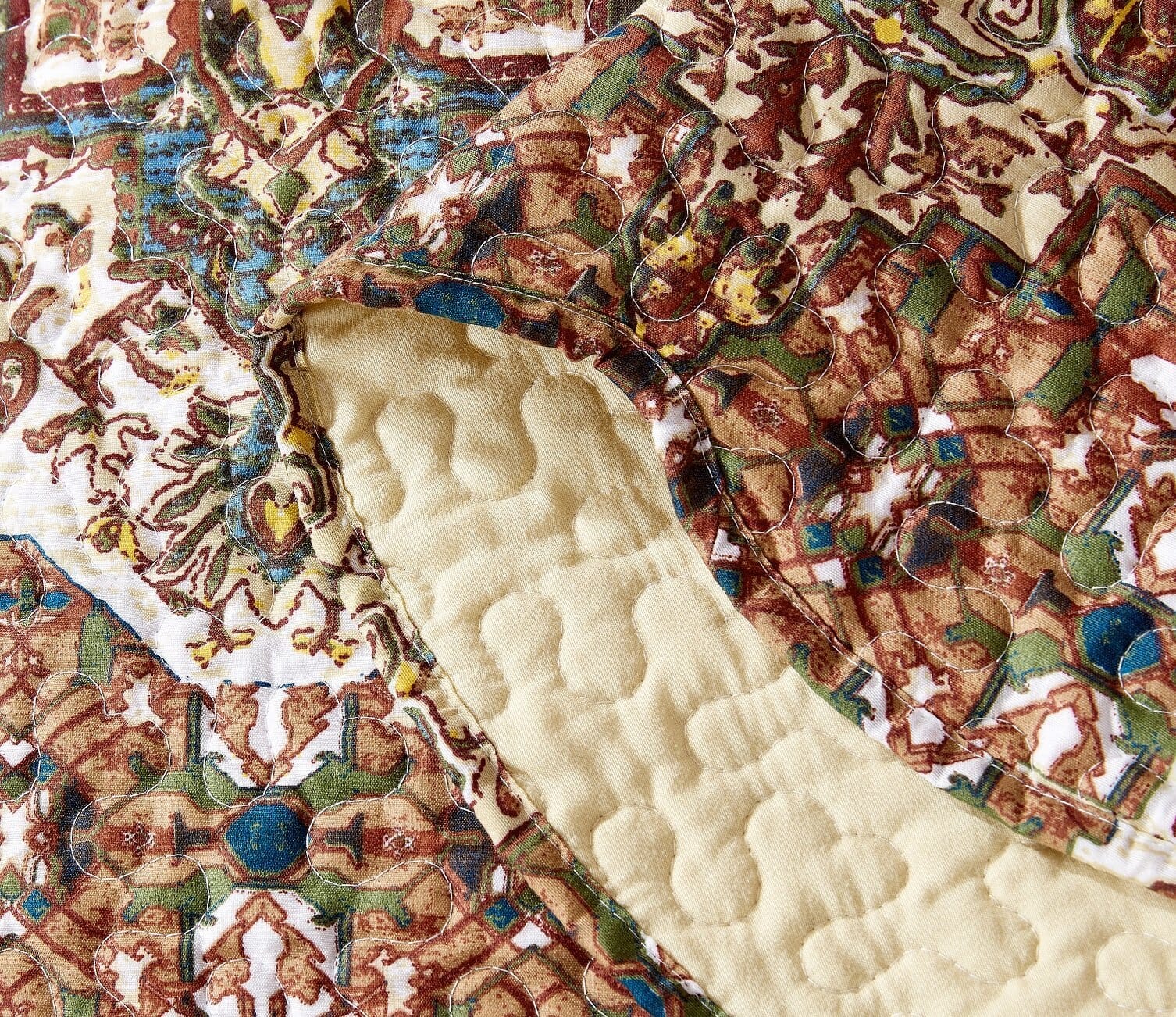 DaDa Bedding Rustic Earthy Cross Motif Folk Ogee Moroccan Scalloped Quilted Bedspread Set (JHW-944)