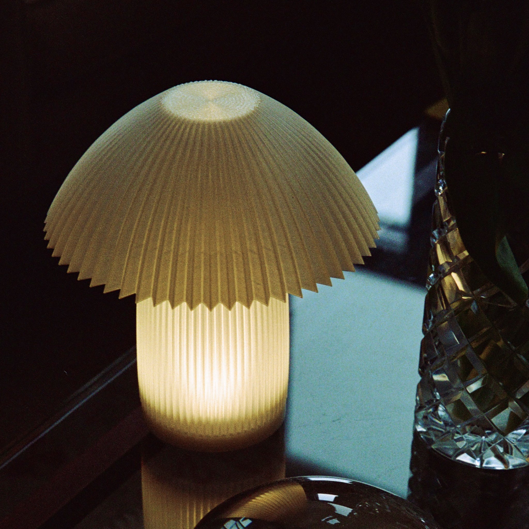 Cordless Kinoko Pleated Mushroom Lamp