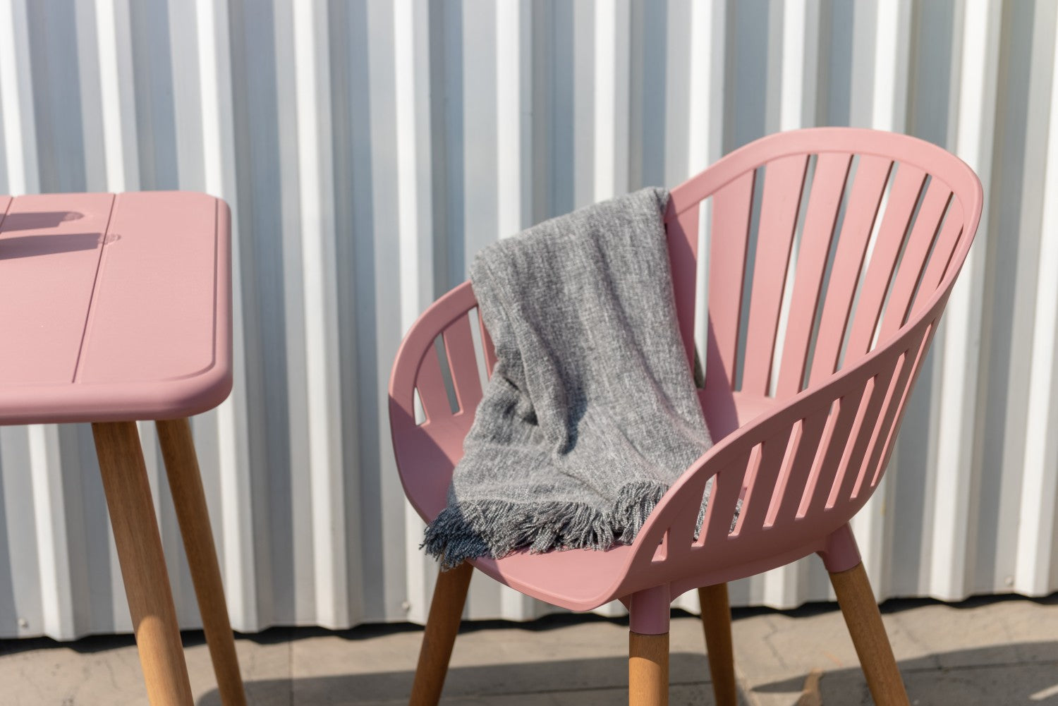 Nassau Peony Pink carver armchairs set