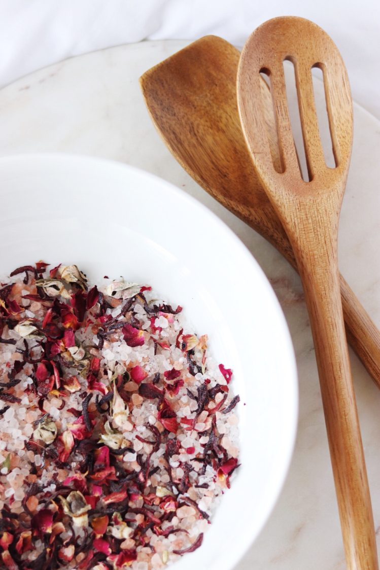 Rose and hibiscus bath soak
