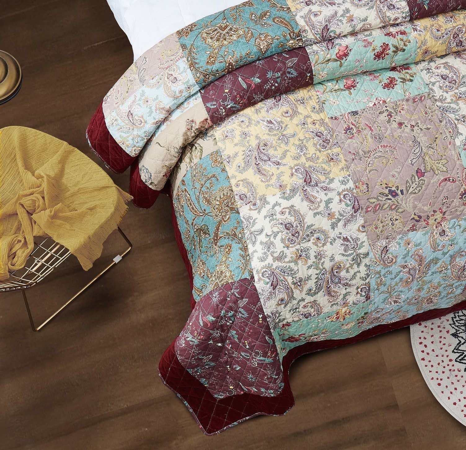 DaDa Bedding Burgundy Paisley Patchwork Cotton Quilt Set