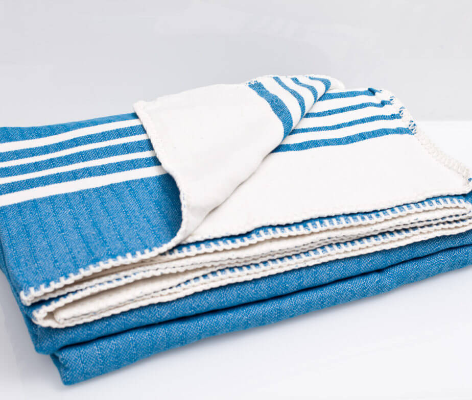 Farmhouse Reversible Cotton Throw – 67 × 88 in