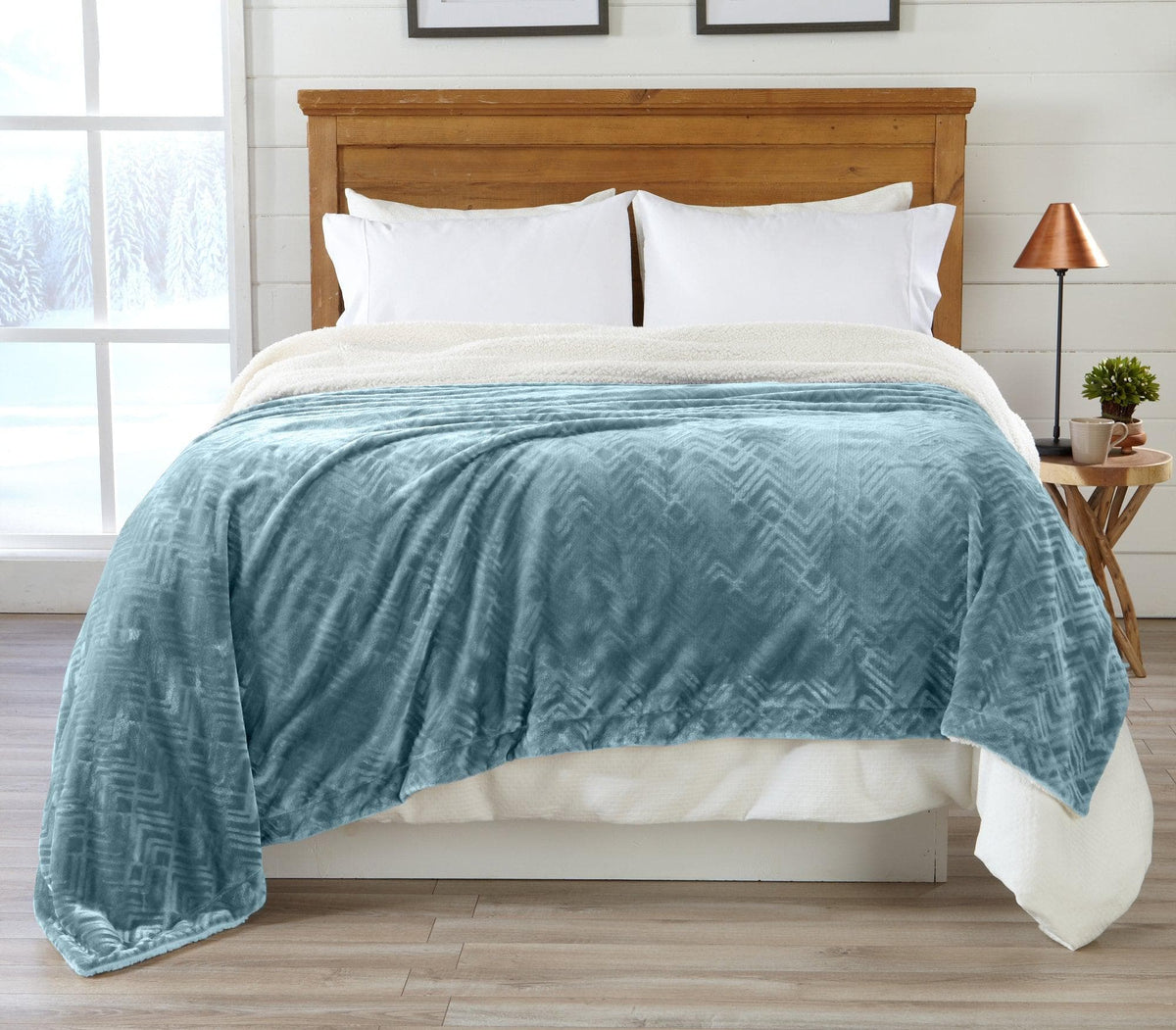 Cielo Velvet Plush + Sherpa Reversible Blanket