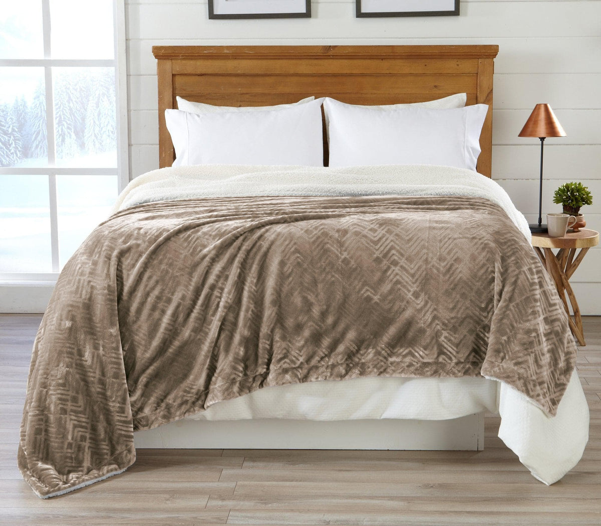Cielo Velvet Plush + Sherpa Reversible Blanket