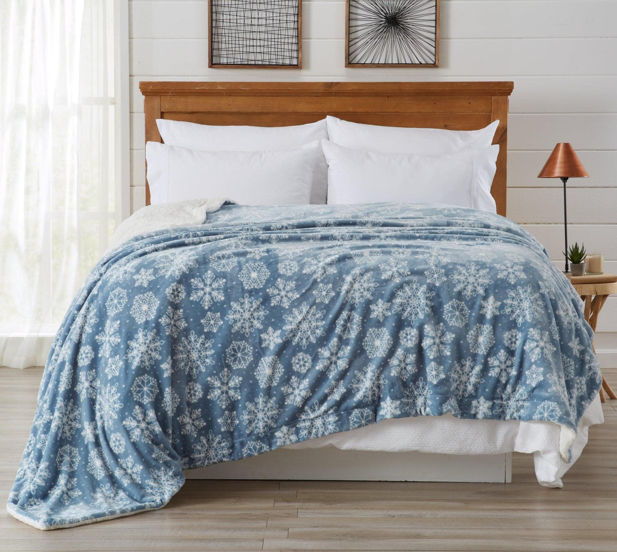 Cielo Velvet Plush + Sherpa Reversible Blanket