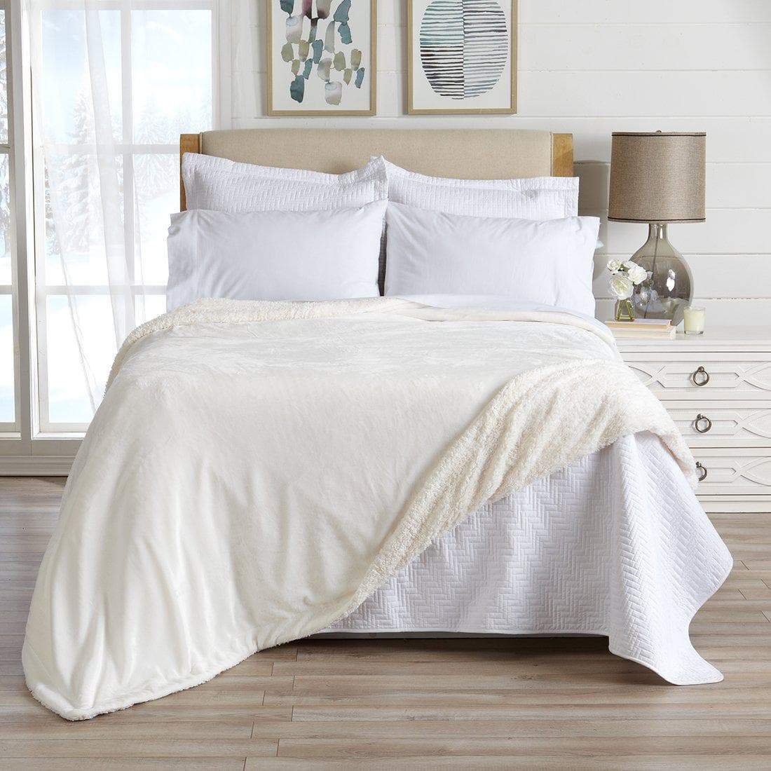Kinsley Velvet Plush + Sherpa Reversible Blanket