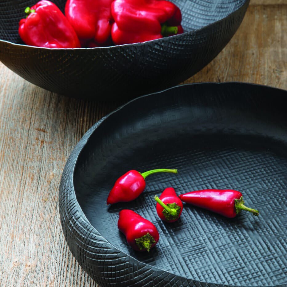Gwyneth Extra-Large Black Aluminum Serving Bowl